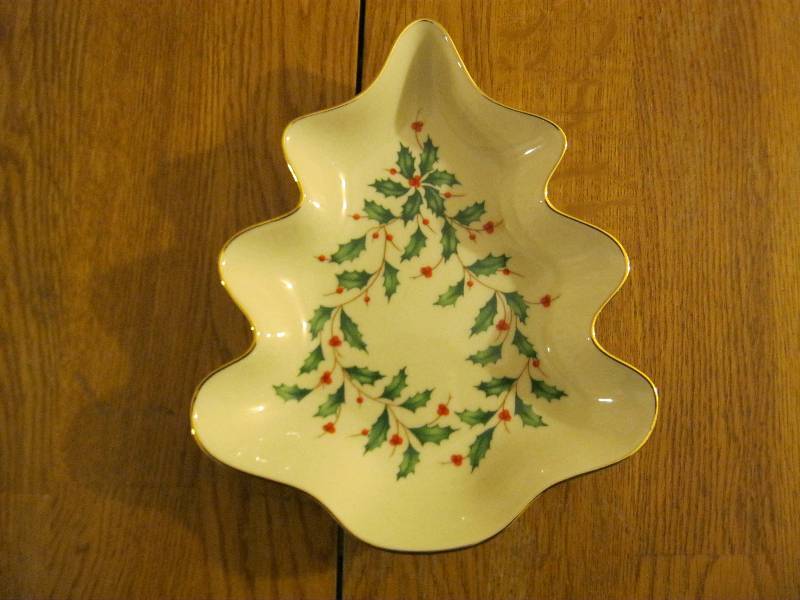 lot 120 image: Lenox Holiday Tree Candy Dish