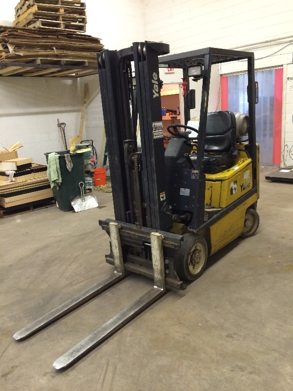 1999 Yale Forklift  MN GLC030BFNUAE082  Runs Great ready for use