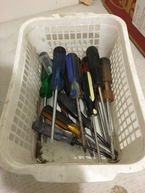 Box lot of screw drivers