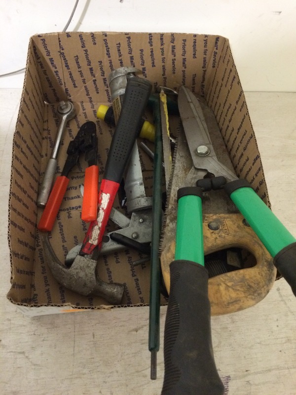 Box lot of assorted tools