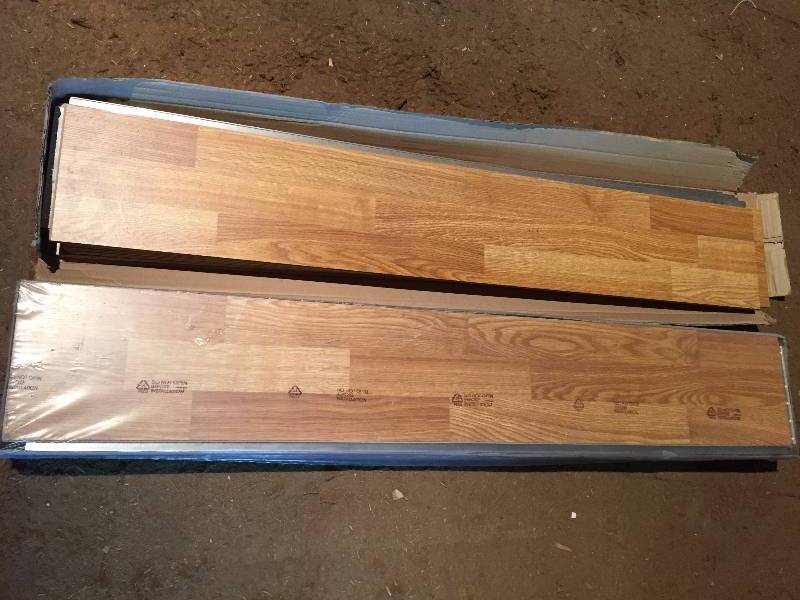 Laminate Flooring w pad