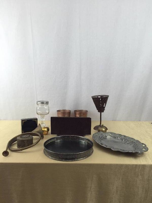 lot 36 image: Assorted Vintage Home Decor Metalware Lot Including Hard To Find Arthur Court Aluminum GRAPES LEAVES VINE Oval Serving Tray Dish 1990