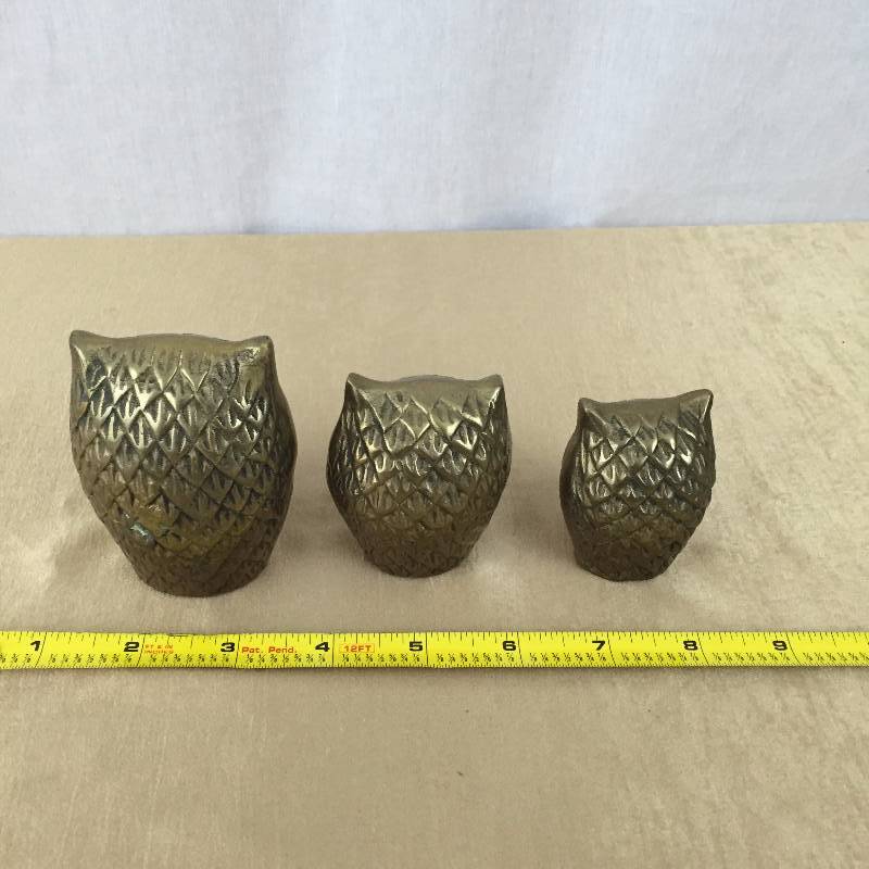 lot 43 image: Trio Vintage Leonard Silver Mfg. Set of 3 Heavy Solid Brass Owl Paperweights Statue Figures