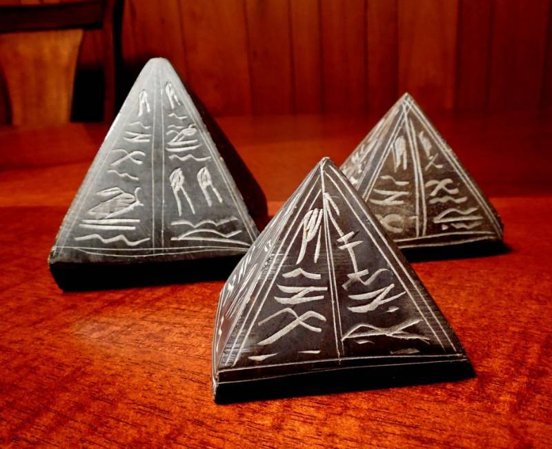 lot 44 image: Rare 3 High Quality Vintage Hand Made Carved Basalt Stone Pyramid Paperweights Hieroglyphic Egypt  Collectible Miniature Cats