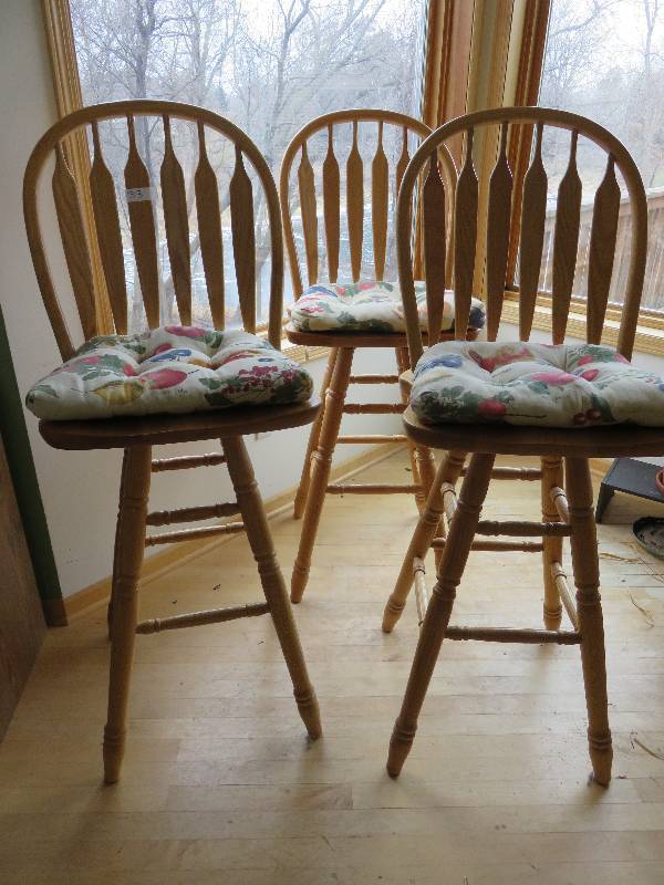 Set of three tall bar stools cushions