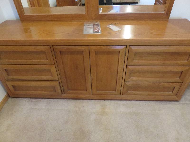 Thomasville Dresser with mirrors