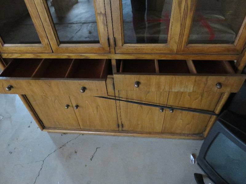 Ethan Allen hutch