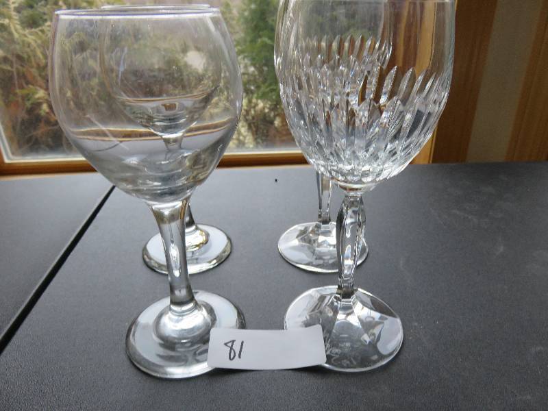 Lot of 4 wine glasses
