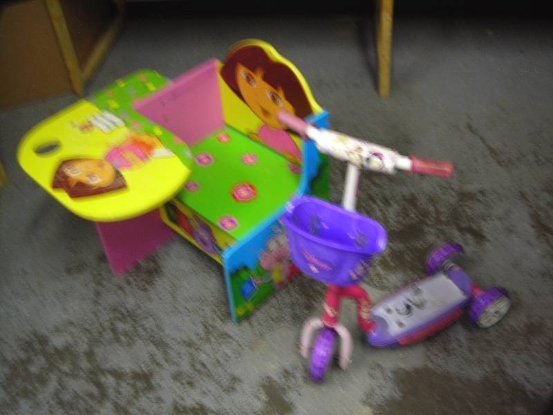 Dora Youth Desk & 3 Wheel Scooter