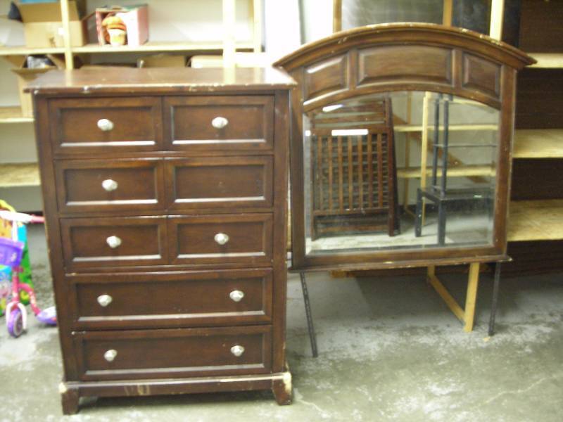 5-Drawer Chest 36 x 17 x 53 Tall & Mirror 42 x 45 Tall