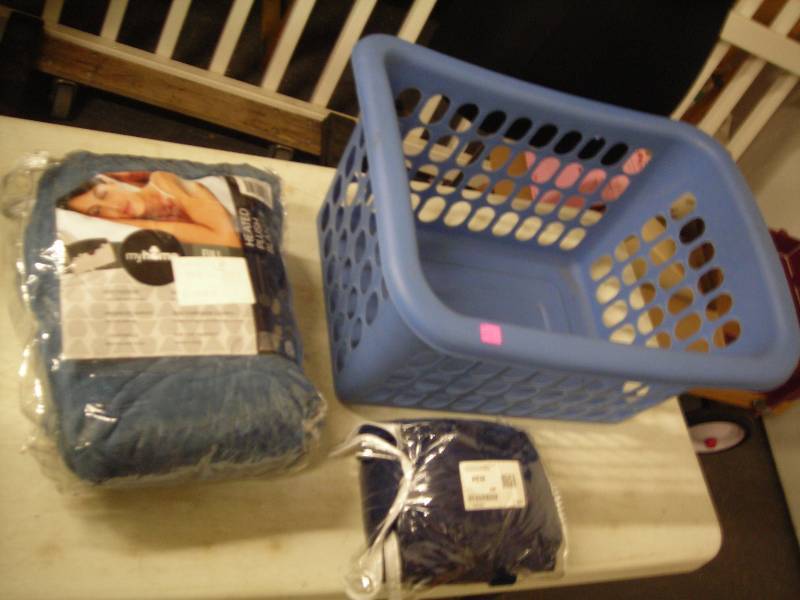 Full Size Heated Plush Blanket, Full Size 4 Piece Sheet Set (Navy) (Includes Basket)