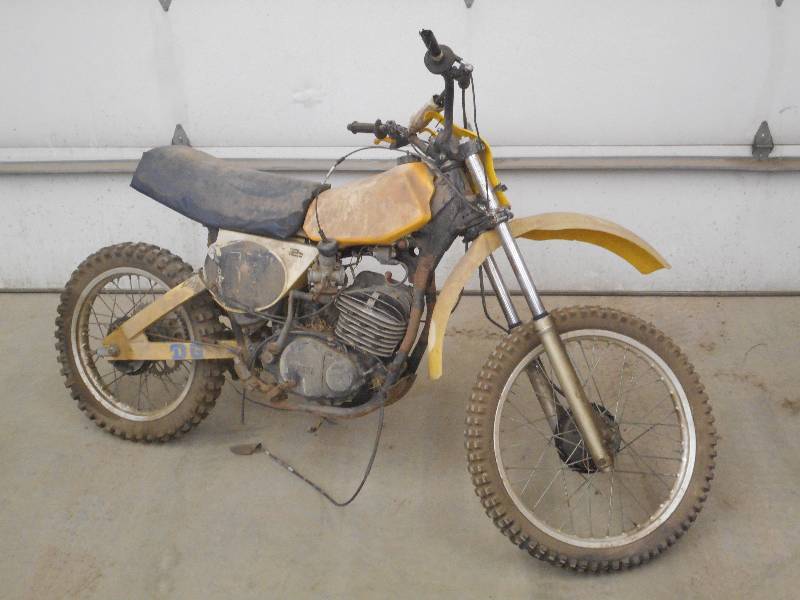 lot 3 image: 1977 Yamaha YZ125D Dirt Bike