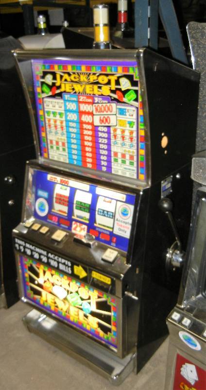 lot 1004 image: IGT S JACKPOT JEWELS REEL SLOT MACHINE