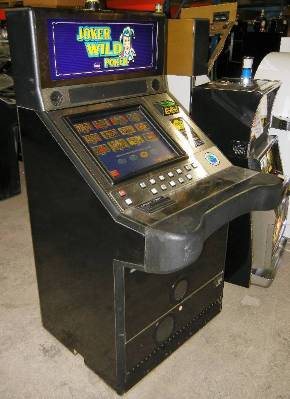 lot 1012 image: IGT GAMEKING MULTI-GAME VIDEO SLOT MACHINE
