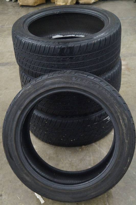 Toyo Tire Set