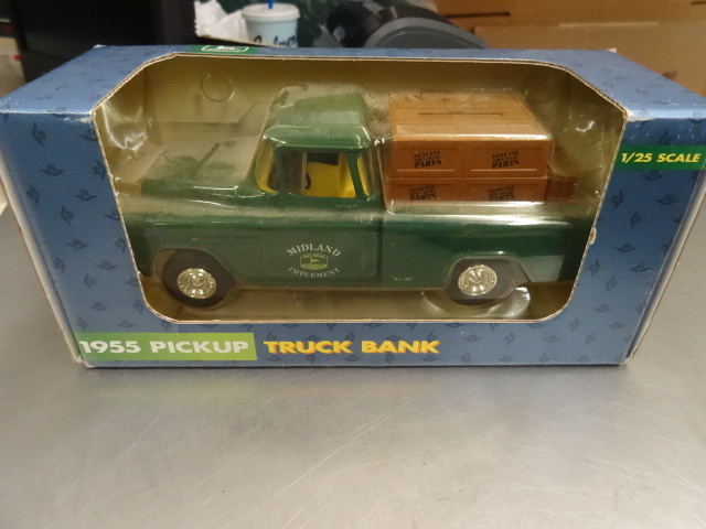 lot 8 image: Ertl 1955 Truck Bank 125 Scale