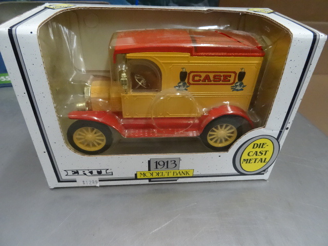 lot 10 image: Case 1913 Model T Bank