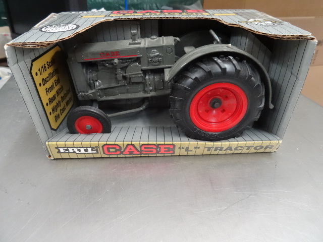 lot 16 image: Case L Tractor 116 Scale