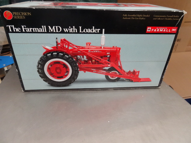 lot 23 image: Farmall MD with Loader