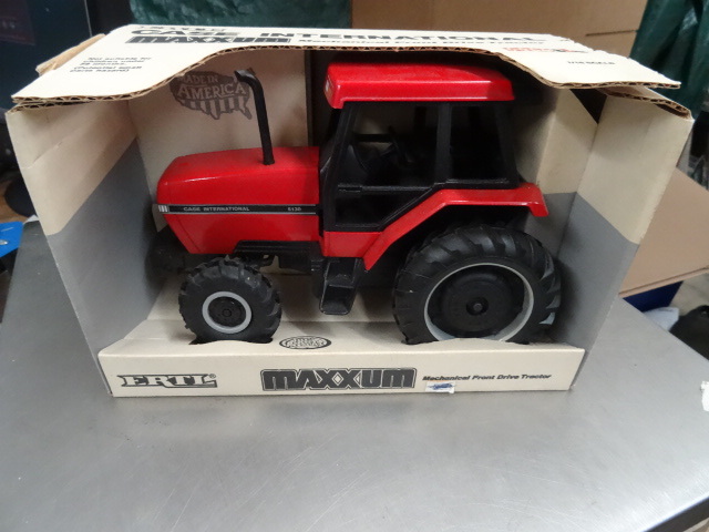 lot 27 image: Case IH Maxxum 5130 Toy Tractor