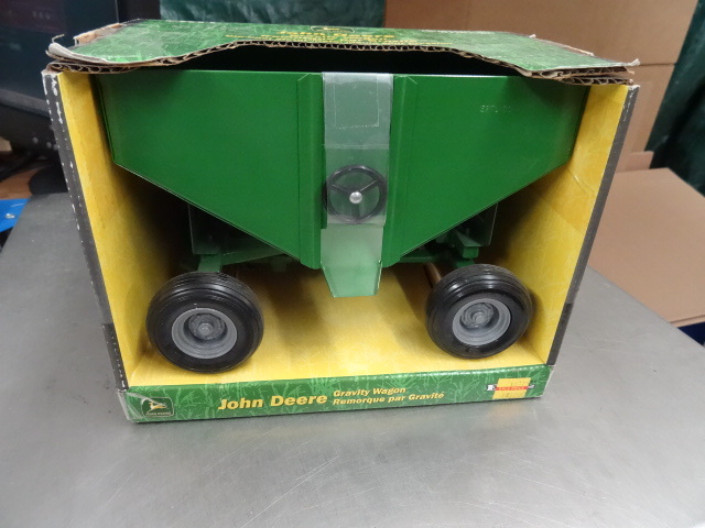 lot 28 image: John Deere Ertl Gravity Wagon
