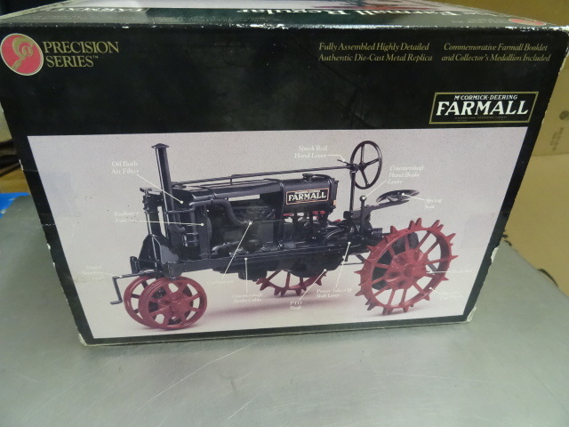 lot 39 image: Farmall Regular Precision Series