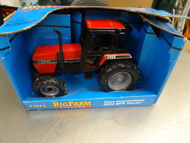 lot 45 image: Case I H 2294 Tractor 132 Scale