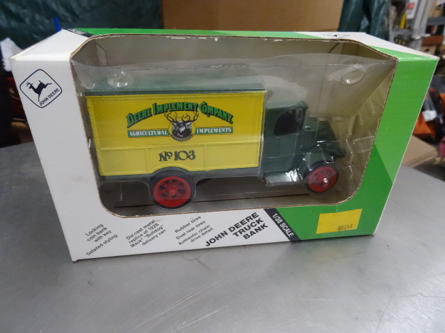 lot 67 image: John Deere Truck Bank 138 Scale