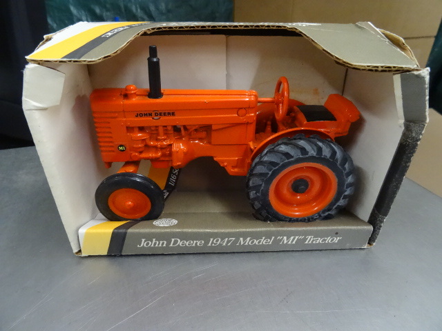 lot 71 image: John Deere 1947 Model MI