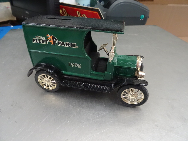 lot 85 image: Mills Fleet Farm 1912 Open Front Panel