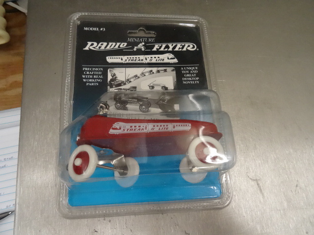 lot 98 image: Miniature Radio Flyer Model # 3