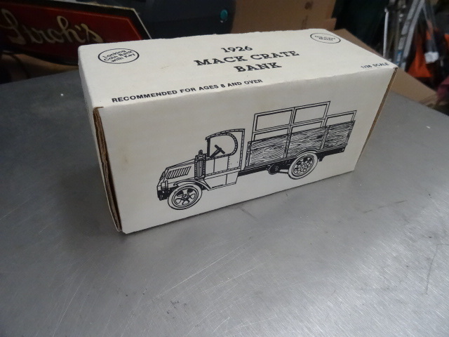 lot 105 image: Leinen Kugels 1926 Mack Crate Bank