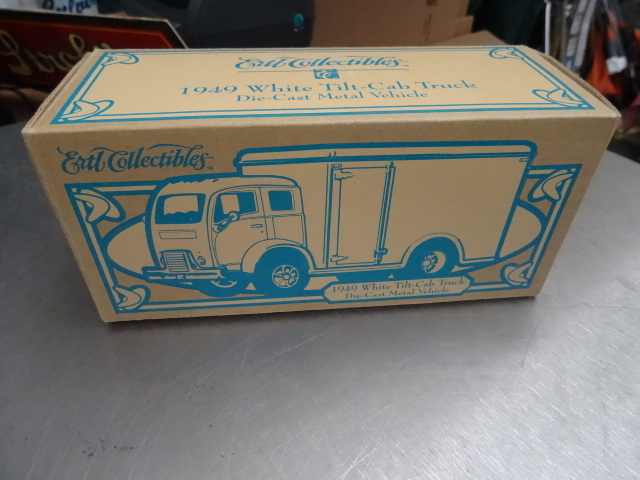 lot 116 image: Leinen Kugels 1949 White Tilt Cab