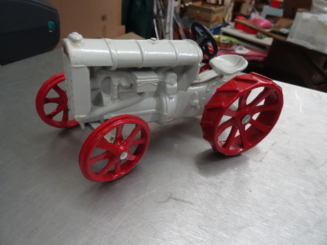 lot 121 image: Fordson Tractor No Box