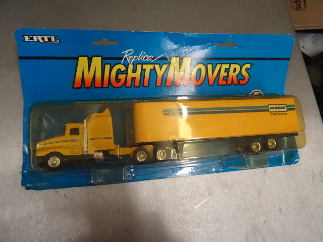 lot 129 image: Kenworth T600A with Van Trailer