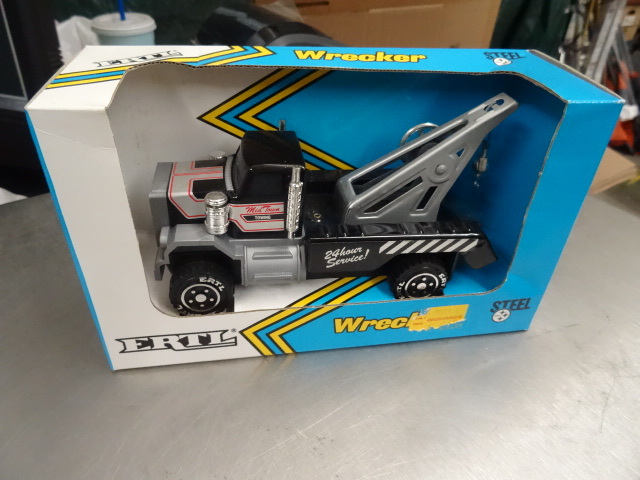 lot 130 image: Ertl Wrecker