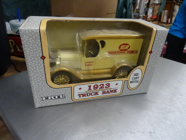 lot 133 image: IGA 1923 Truck Bank 125 Scale