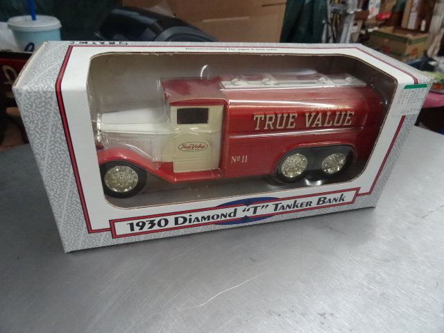 lot 139 image: True Value Diamond T Tanker Bank