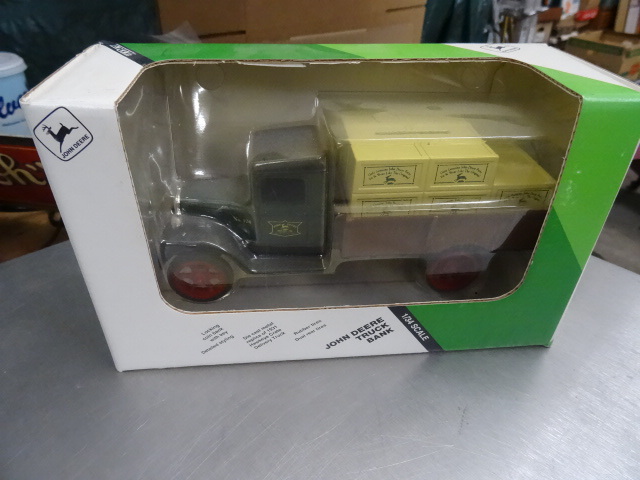 lot 146 image: John Deere Truck Bank