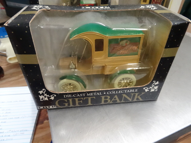lot 151 image: Fathers Day 1991 Gift Bank