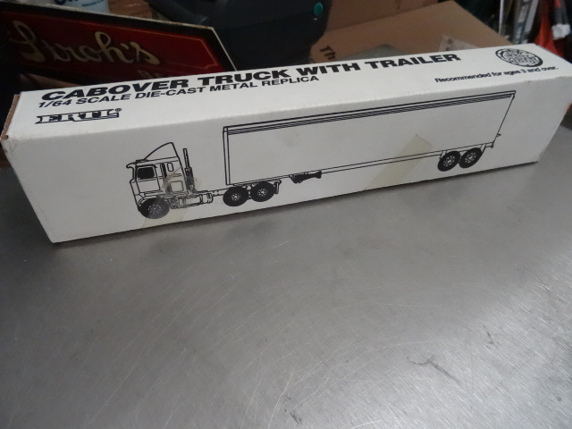 lot 158 image: 164 Scale Ertl Cabover Truck