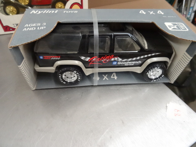 lot 175 image: GM Good Wrench Suburban