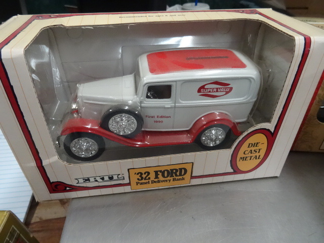 lot 179 image: Super Value 1932 Ford Panel