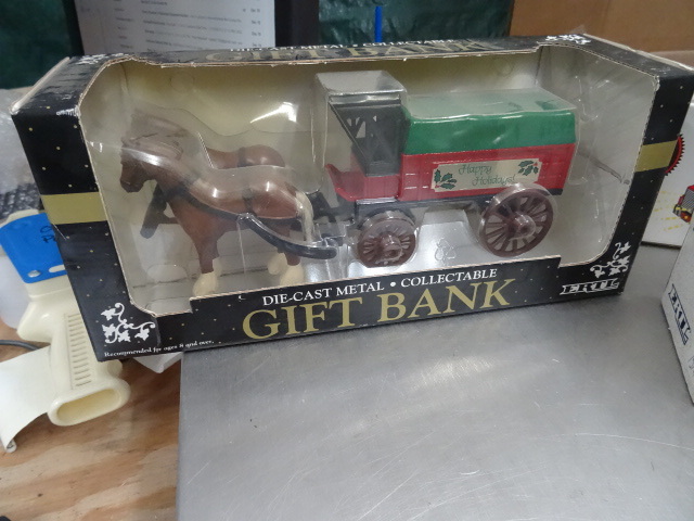 lot 201 image: Horse and Carriage Collectable Gift