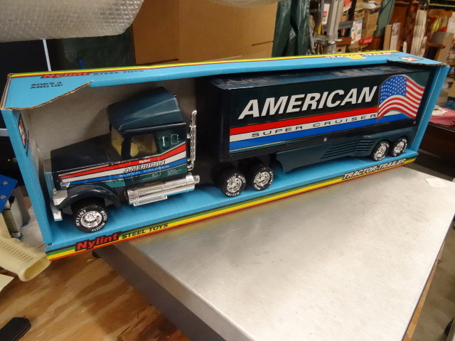 lot 219 image: Nylint American Super Cruiser Semi