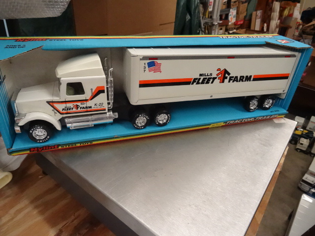 lot 220 image: Nylint Mills Fleet Farm Semi