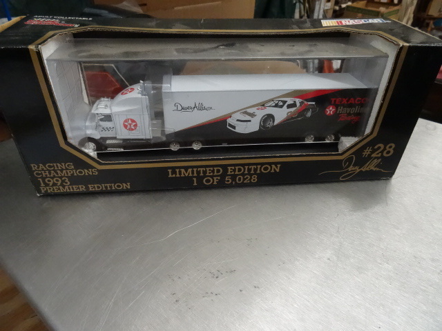 lot 221 image: Racing Champions 1993 # 28 Nascar