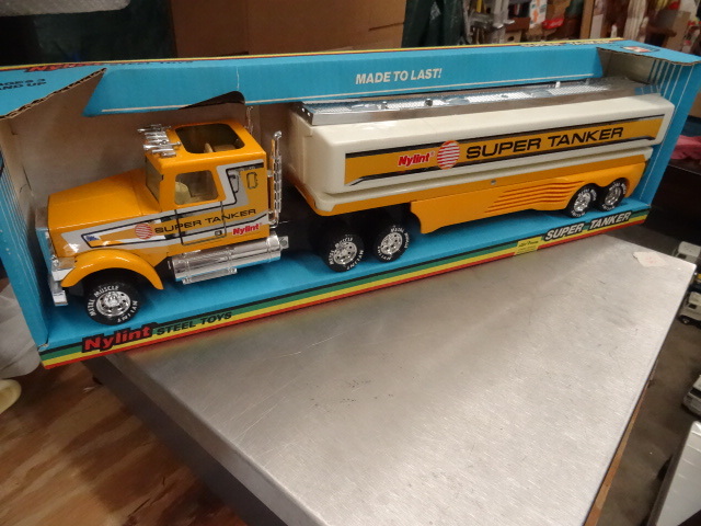 lot 224 image: Nylint Super Tanker Semi