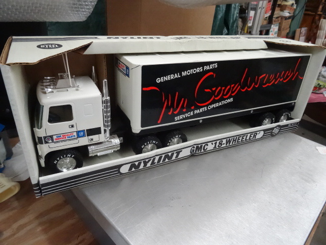 lot 228 image: Nylint Mr Good Wrench Semi