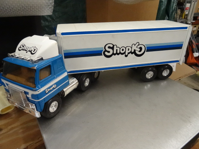 lot 232 image: Ertl Shopko Semi